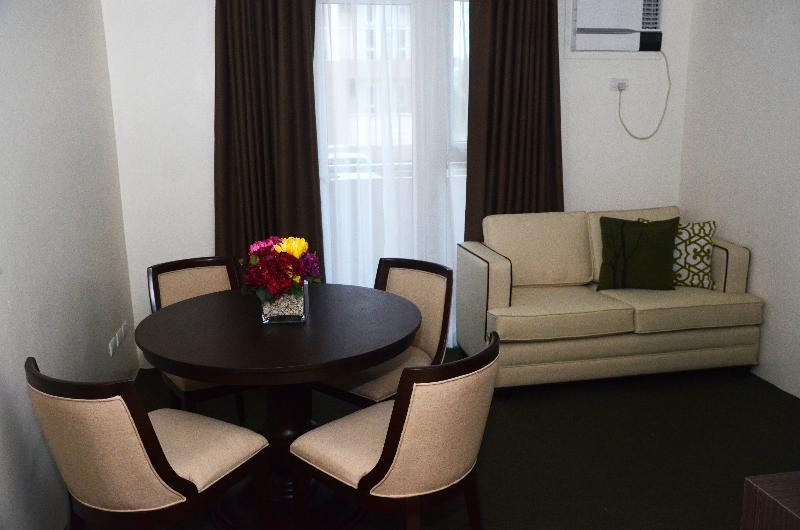 Stradella Hotel Cainta Екстер'єр фото
