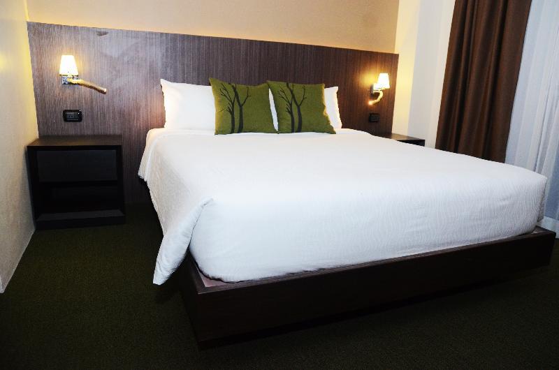 Stradella Hotel Cainta Екстер'єр фото